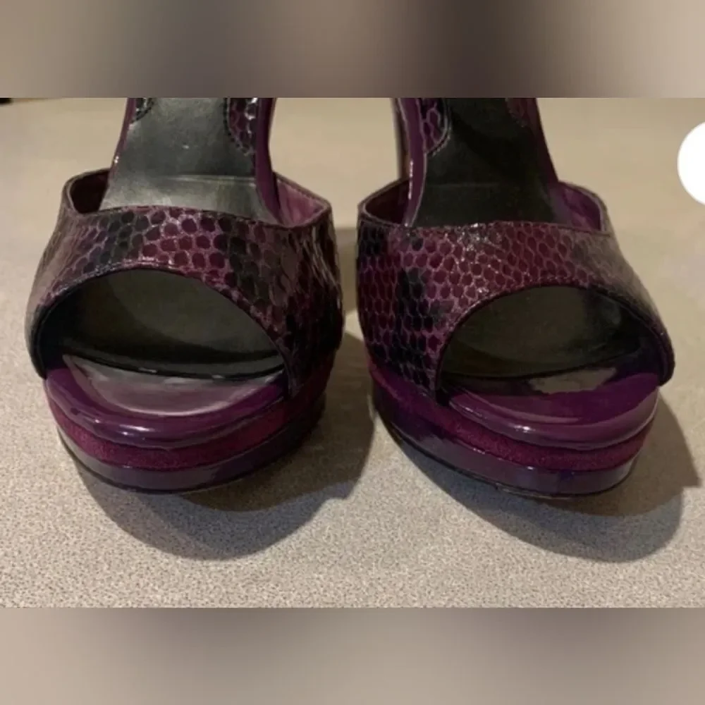 White House Black Market Purple Black Snakeprint Avalon Platform Pump Heel 7.5